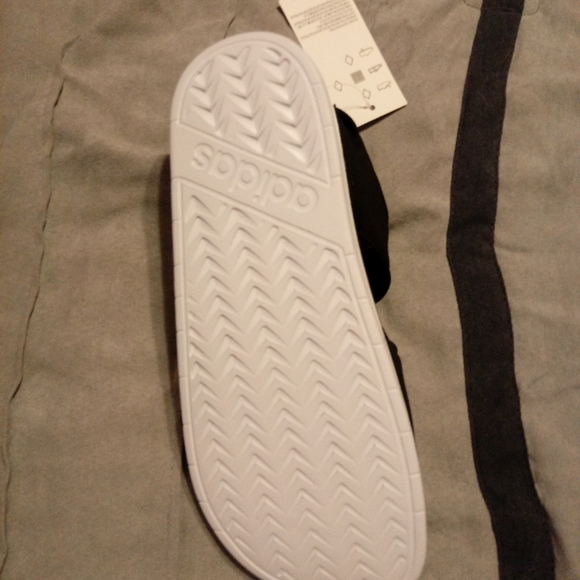 Adidas woman's size 6 sandles. - Picture 5 of 7